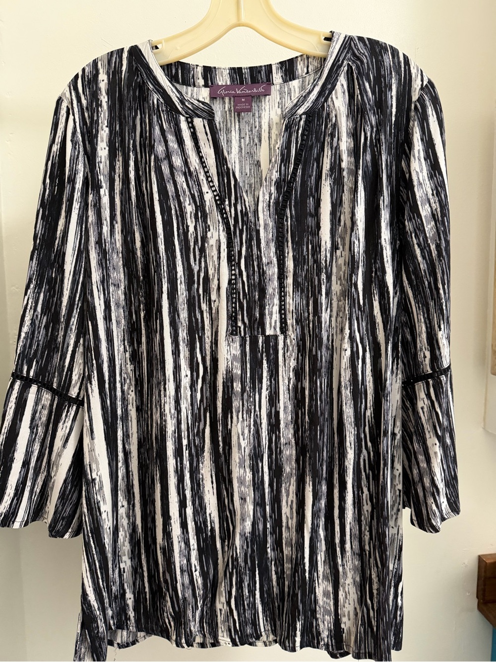 Gloria Vanderbilt Black & White Brushstroke V-Neck Tunic